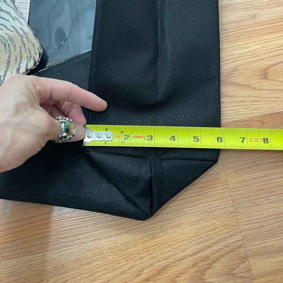 NWT Victoria’s Secret Limited Edition X-Large Tote Bag With Detachable Wristlet - Picture 12 of 12